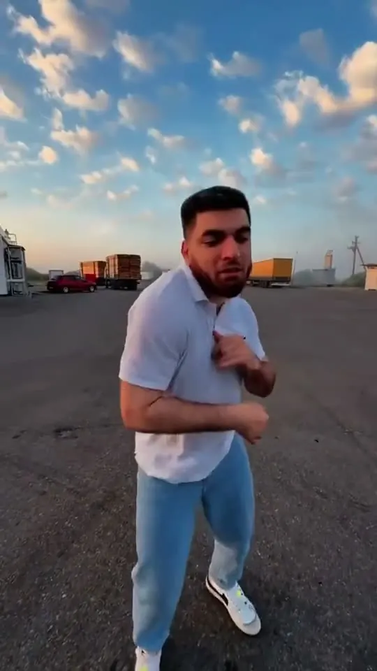 Танец на заправке